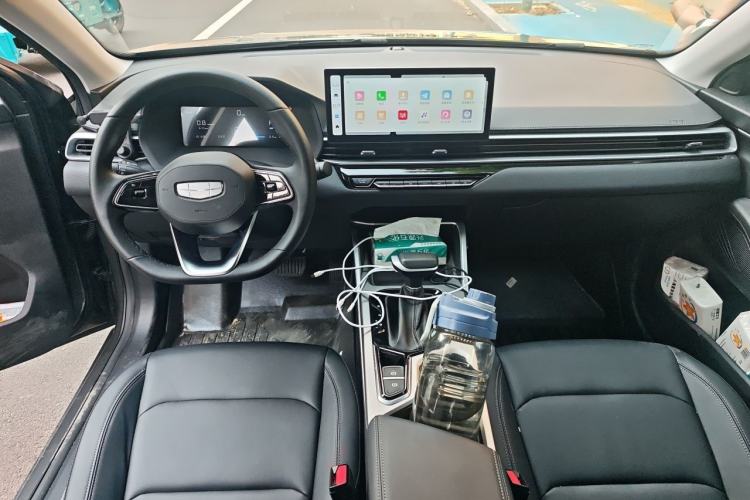 Used Geely Auto Emgrand 2026 Model 4th Generation 4 Millionth Anniversary Edition 1.5L CVT Overdrive Edition Center Console