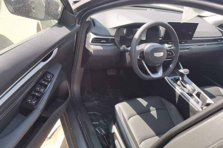 Used Geely Auto Emgrand 2026 Model 4th Generation 4 Millionth Anniversary Edition 1.5L CVT Overdrive Edition Driver Seat