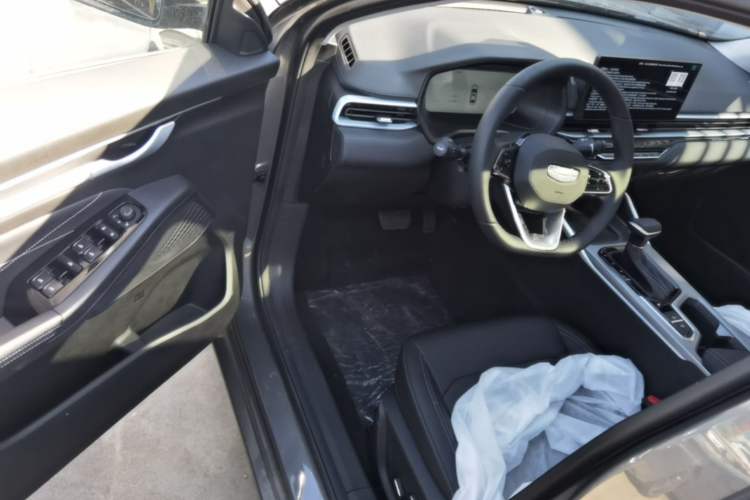 Used Geely Auto Emgrand 2026 Model 4th Generation 4 Millionth Anniversary Edition 1.5L CVT Feiyue Edition Driver Seat