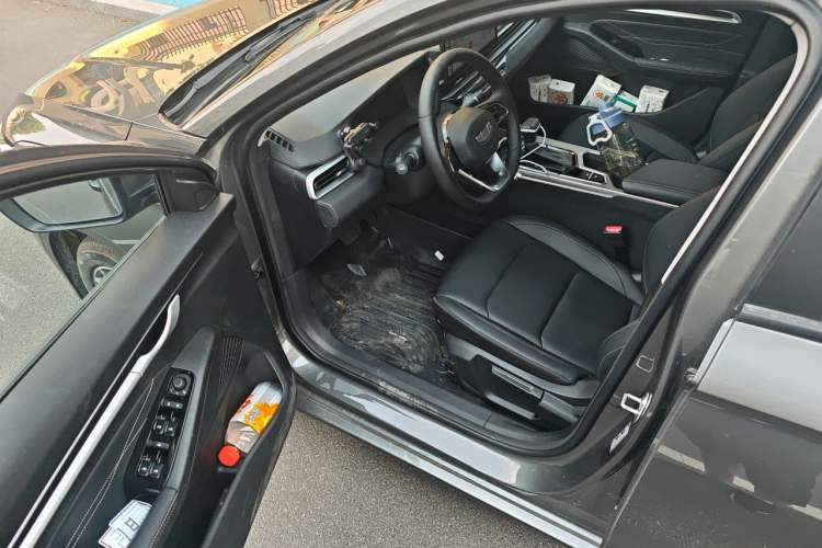 Used Geely Auto Emgrand 2026 Model 4th Generation 4 Millionth Anniversary Edition 1.5L CVT Overdrive Edition Driver Seat