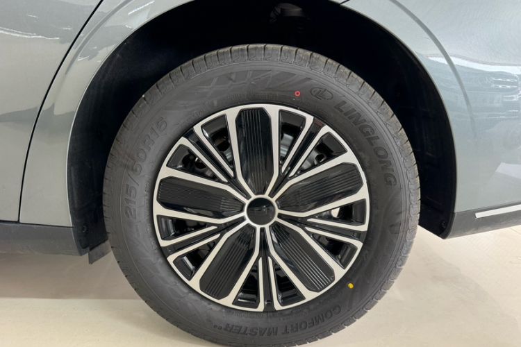 Used Geely Auto Emgrand 2026 Model 5th Generation 1.5L CVT Luxury Edition Exterior 13