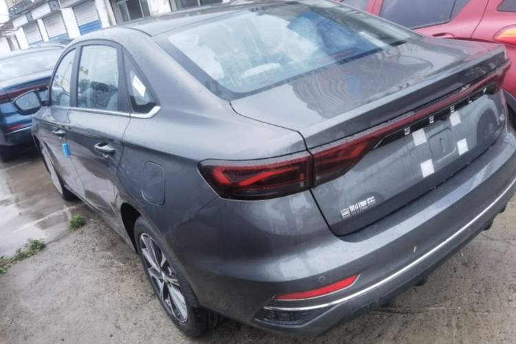 Used Geely Auto Emgrand 2026 Model 4th Generation 4 Millionth Anniversary Edition 1.5L CVT Feiyue Edition Exterior 2