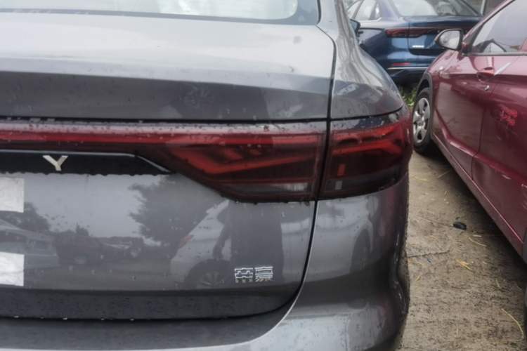 Used Geely Auto Emgrand 2026 Model 4th Generation 4 Millionth Anniversary Edition 1.5L CVT Feiyue Edition Exterior 3