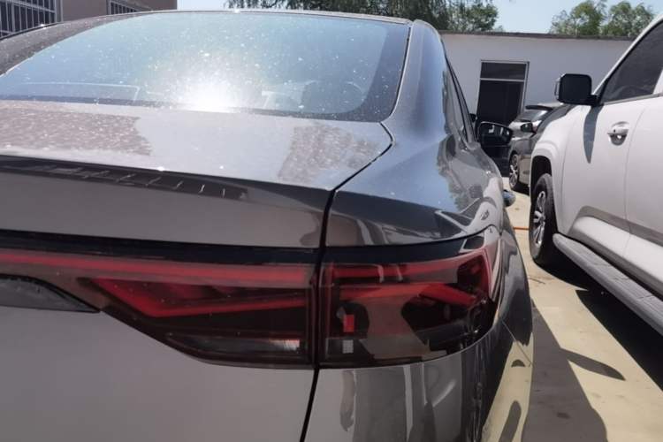 Used Geely Auto Emgrand 2026 Model 4th Generation 4 Millionth Anniversary Edition 1.5L CVT Overdrive Edition Exterior 3