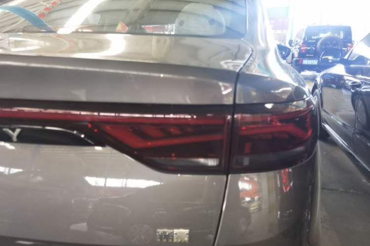 Used Geely Auto Emgrand 2026 Model 4th Generation 4 Millionth Anniversary Edition 1.5L CVT Feiyue Edition Exterior 3