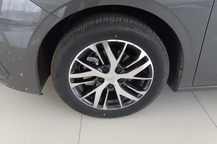 Used Geely Auto Emgrand 2026 Model 4th Generation 4 Millionth Anniversary Edition 1.5L CVT Overdrive Edition Exterior 4