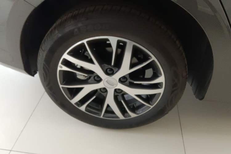Used Geely Auto Emgrand 2026 Model 4th Generation 4 Millionth Anniversary Edition 1.5L CVT Overdrive Edition Exterior 5