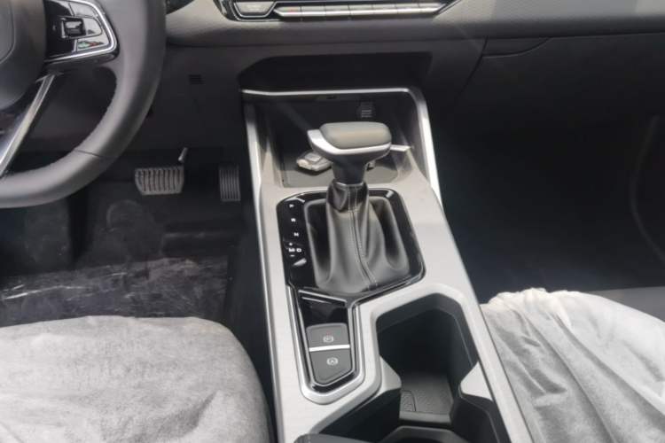 Used Geely Auto Emgrand 2026 Model 4th Generation 4 Millionth Anniversary Edition 1.5L CVT Feiyue Edition Gear Lever