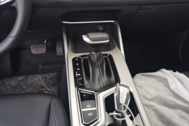 Used Geely Auto Emgrand 2026 Model 4th Generation 4 Millionth Anniversary Edition 1.5L CVT Overdrive Edition Gear Lever