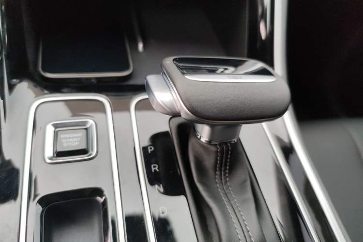 Used Geely Auto Emgrand 2026 Model 5th Generation 1.5L CVT Luxury Edition Gear Lever