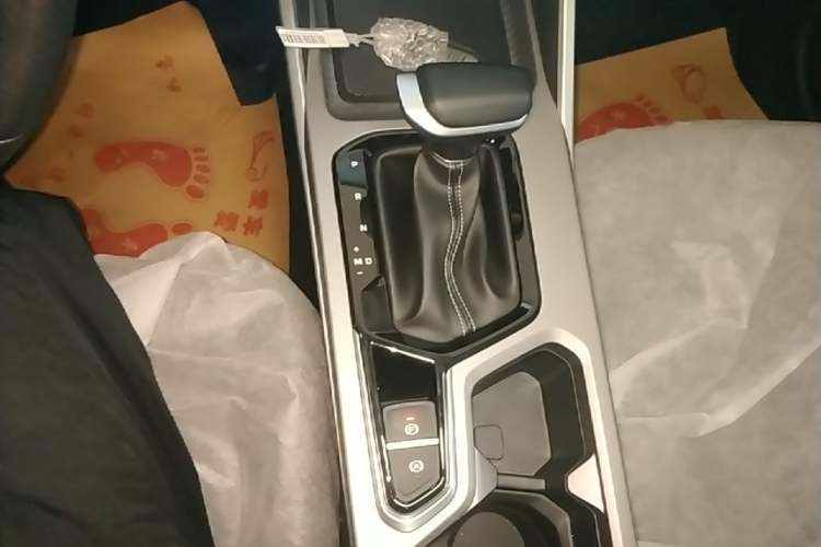 Used Geely Auto Emgrand 2026 Model 4th Generation 4 Millionth Anniversary Edition 1.5L CVT Feiyue Edition Gear Lever