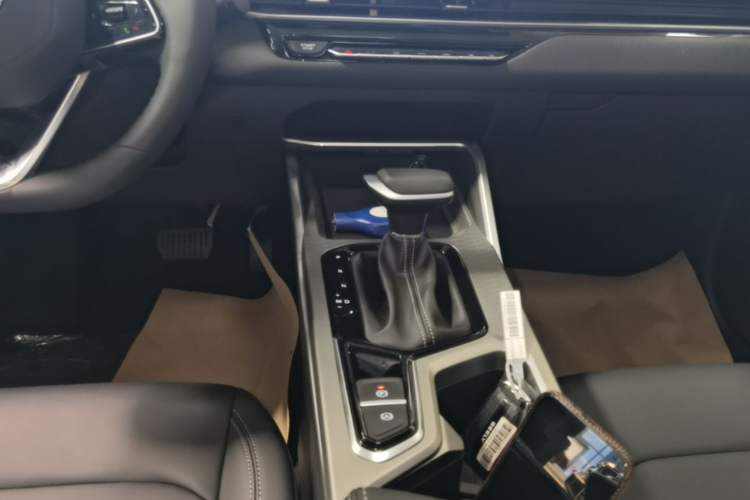 Used Geely Auto Emgrand 2026 Model 4th Generation 4 Millionth Anniversary Edition 1.5L CVT Feiyue Edition Gear Lever