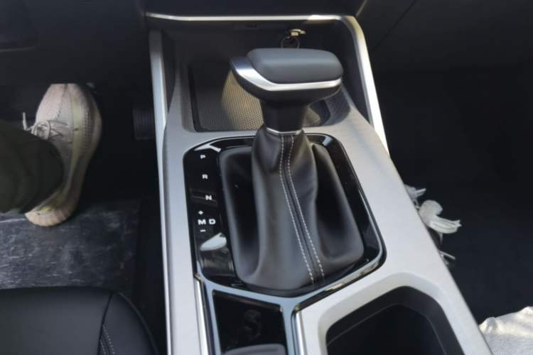 Used Geely Auto Emgrand 2026 Model 4th Generation 4 Millionth Anniversary Edition 1.5L CVT Feiyue Edition Gear Lever