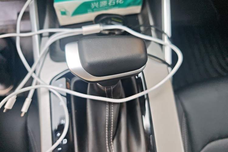 Used Geely Auto Emgrand 2026 Model 4th Generation 4 Millionth Anniversary Edition 1.5L CVT Overdrive Edition Gear Lever