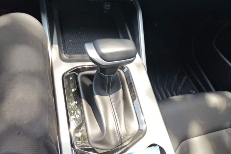 Used Geely Auto Emgrand 2026 Model 4th Generation 4 Millionth Anniversary Edition 1.5L CVT Feiyue Edition Gear Lever