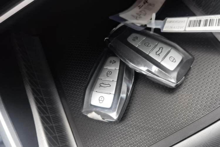 Used Geely Auto Emgrand 2026 Model 4th Generation 4 Millionth Anniversary Edition 1.5L CVT Feiyue Edition Interior 1