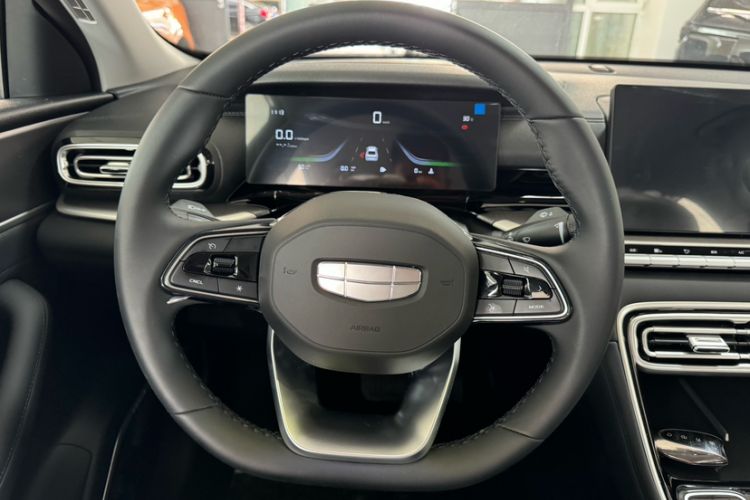 Used Geely Auto Emgrand 2026 Model 5th Generation 1.5L CVT Luxury Edition Interior 12