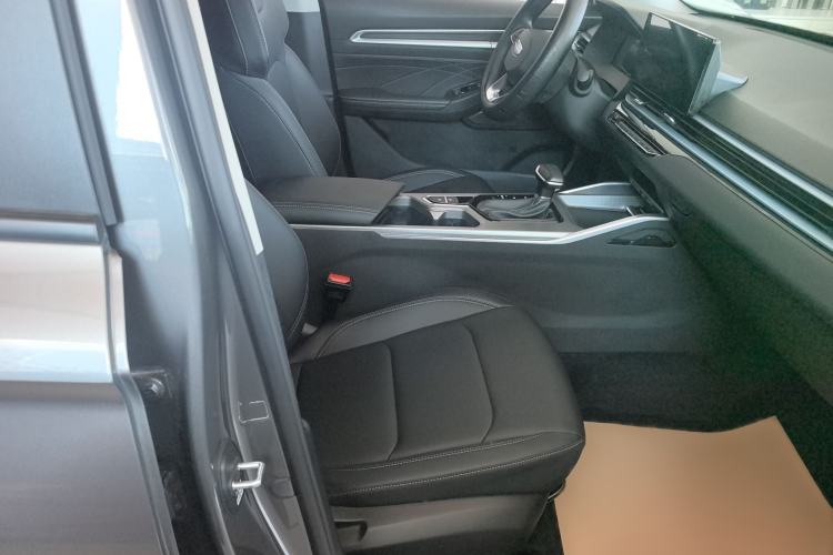 Used Geely Auto Emgrand 2026 Model 4th Generation 4 Millionth Anniversary Model 1.5L CVT Starry Edition Interior 2