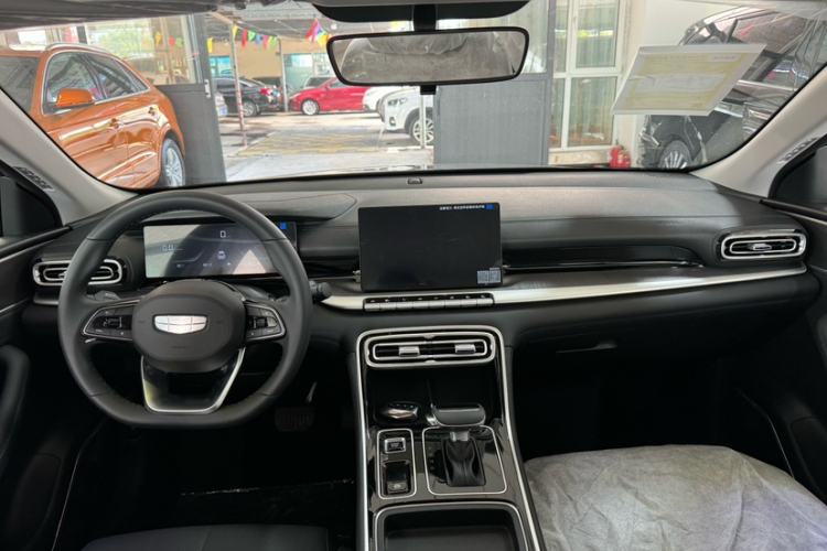 Used Geely Auto Emgrand 2026 Model 5th Generation 1.5L CVT Luxury Edition Interior 4
