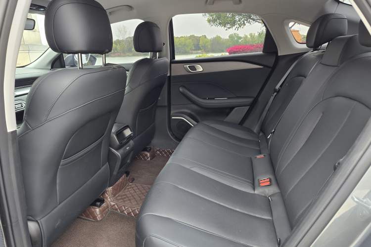 Used Geely Auto Emgrand 2026 Model 5th Generation 1.5L CVT Luxury Edition Interior 4