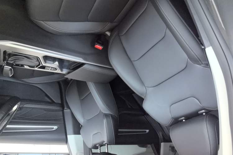 Used Geely Auto Emgrand 2026 Model 4th Generation 4 Millionth Anniversary Model 1.5L CVT Starry Edition Interior 7