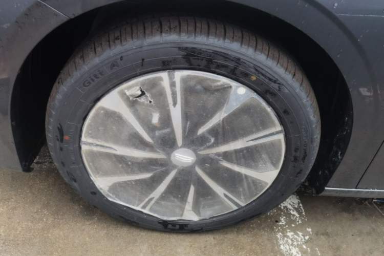 Used Geely Auto Emgrand 2026 Model 4th Generation 4 Millionth Anniversary Edition 1.5L CVT Feiyue Edition Left Front Wheel Hub