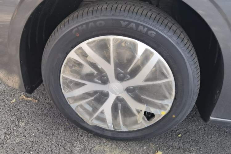 Used Geely Auto Emgrand 2026 Model 4th Generation 4 Millionth Anniversary Edition 1.5L CVT Overdrive Edition Left Front Wheel Hub