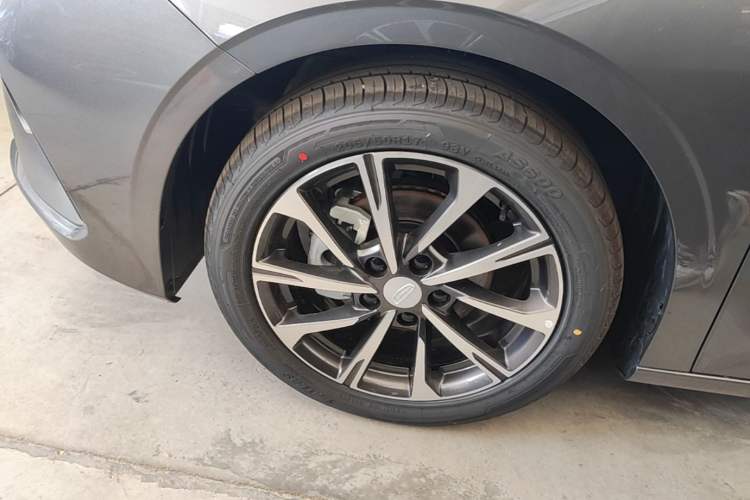 Used Geely Auto Emgrand 2026 Model 4th Generation 4 Millionth Anniversary Edition 1.5L CVT Feiyue Edition Left Front Wheel Hub