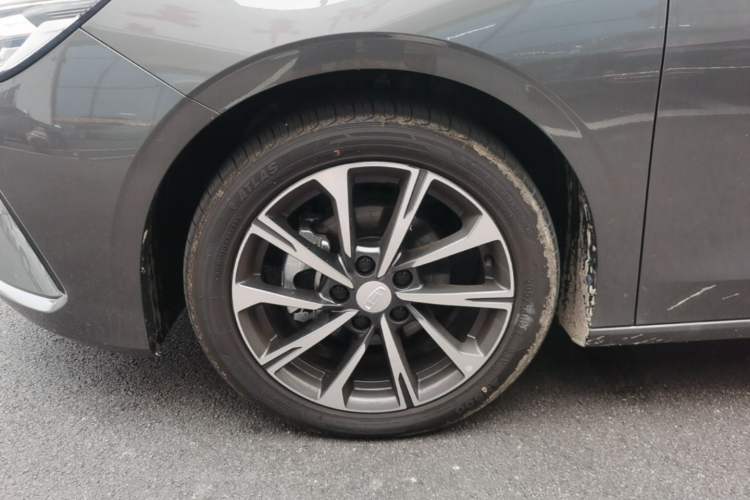 Used Geely Auto Emgrand 2026 Model 4th Generation 4 Millionth Anniversary Edition 1.5L CVT Excellence Edition Left Front Wheel Hub
