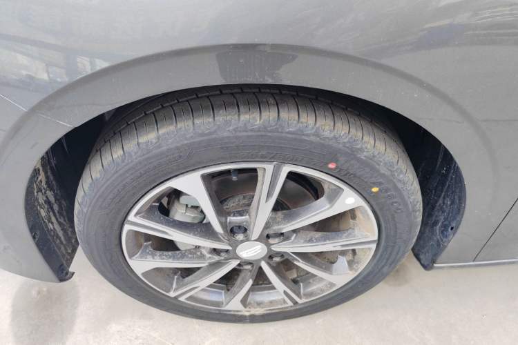 Used Geely Auto Emgrand 2026 Model 4th Generation 4 Millionth Anniversary Edition 1.5L CVT Feiyue Edition Left Front Wheel Hub