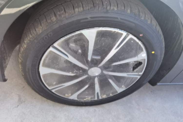 Used Geely Auto Emgrand 2026 Model 4th Generation 4 Millionth Anniversary Edition 1.5L CVT Feiyue Edition Left Front Wheel Hub