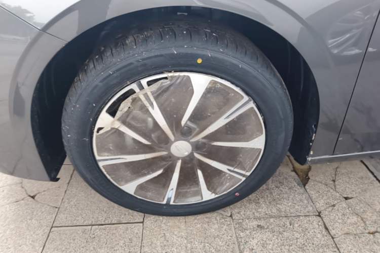 Used Geely Auto Emgrand 2026 Model 4th Generation 4 Millionth Anniversary Edition 1.5L CVT Feiyue Edition Left Front Wheel Hub