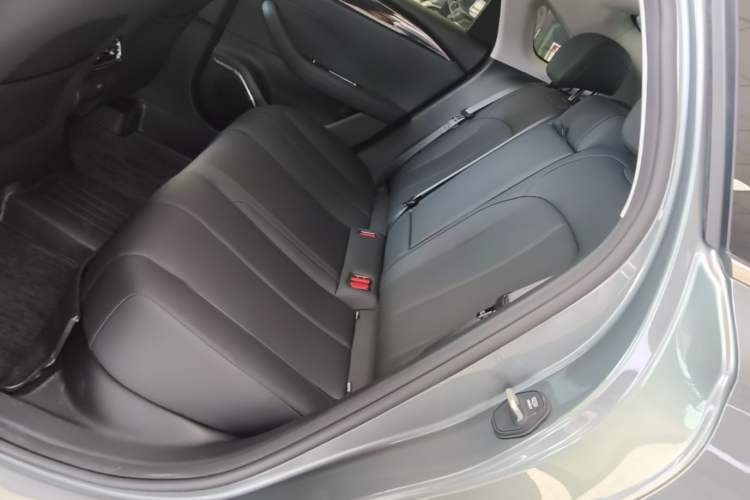 Used Geely Auto Emgrand 2026 Model 5th Generation 1.5T DCT Prestige Edition Left Rear Seat