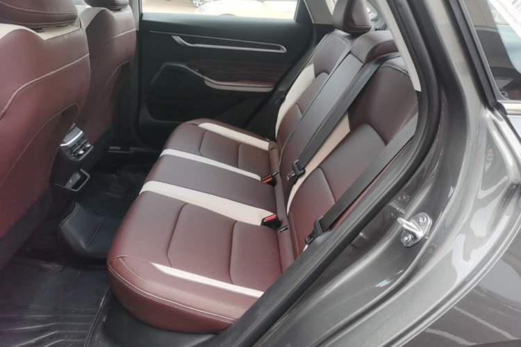 Used Geely Auto Emgrand 2026 Model 4th Generation 4 Millionth Anniversary Edition 1.5L CVT Excellence Edition Left Rear Seat