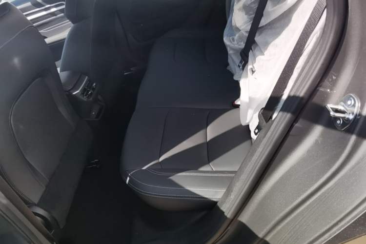 Used Geely Auto Emgrand 2026 Model 4th Generation 4 Millionth Anniversary Edition 1.5L CVT Overdrive Edition Left Rear Seat