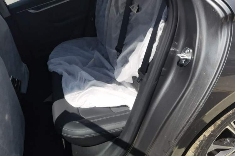 Used Geely Auto Emgrand 2026 Model 4th Generation 4 Millionth Anniversary Edition 1.5L CVT Feiyue Edition Left Rear Seat