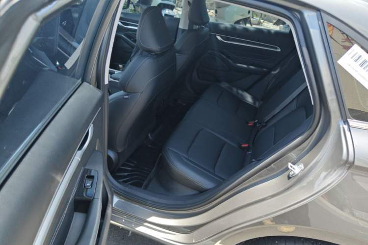 Used Geely Auto Emgrand 2026 Model 4th Generation 4 Millionth Anniversary Edition 1.5L CVT Feiyue Edition Left Rear Seat