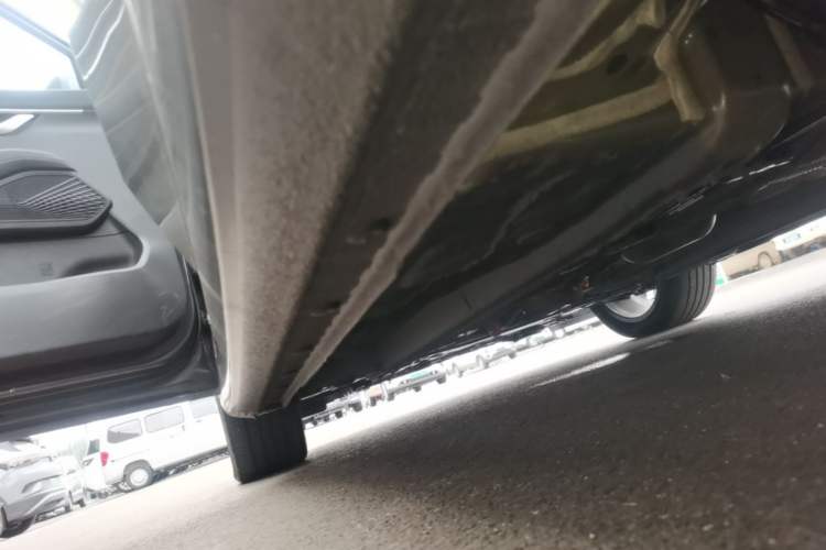 Used Geely Auto Emgrand 2026 Model 4th Generation 4 Millionth Anniversary Edition 1.5L CVT Excellence Edition Left Side Sill
