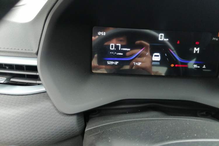 Used Geely Auto Emgrand 2026 Model 4th Generation 4 Millionth Anniversary Edition 1.5L Manual Overdrive Edition Odometer Close Up