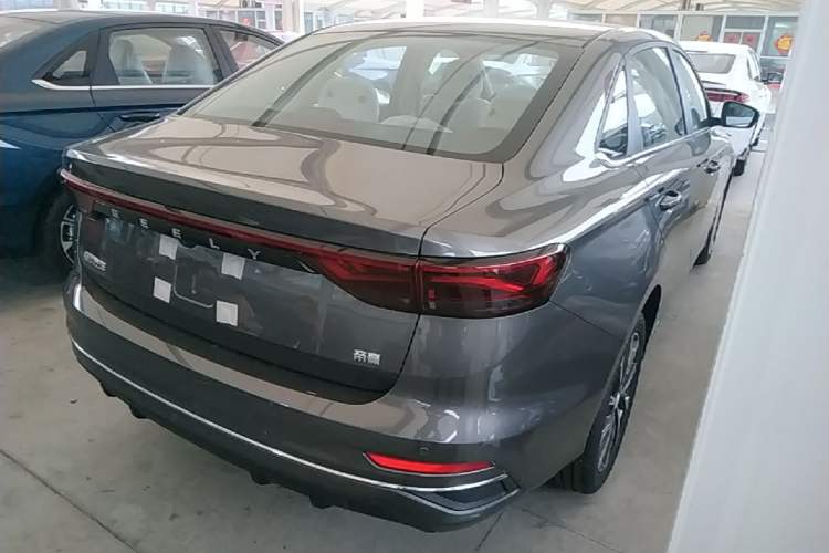 Used Geely Auto Emgrand 2026 Model 4th Generation 4 Millionth Anniversary Edition 1.5L CVT Feiyue Edition Rear Right 45 Deg