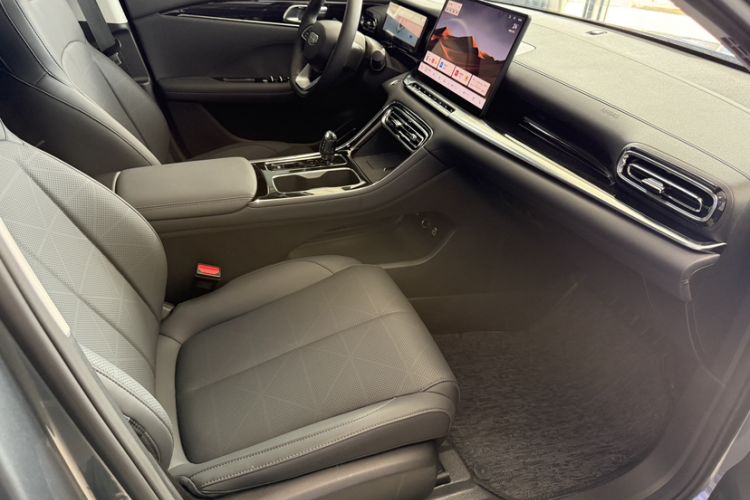 Used Geely Auto Emgrand 2026 Model 5th Generation 1.5T DCT Prestige Edition Right Front Seat
