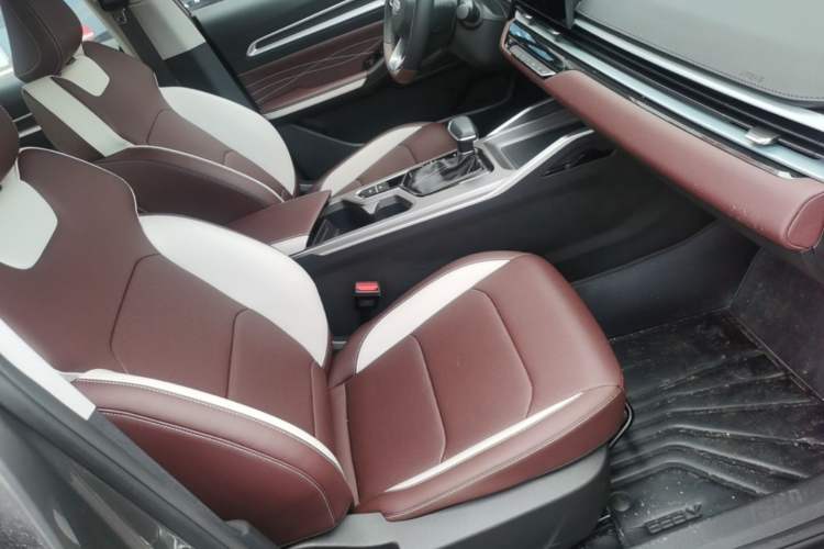 Used Geely Auto Emgrand 2026 Model 4th Generation 4 Millionth Anniversary Edition 1.5L CVT Excellence Edition Right Front Seat