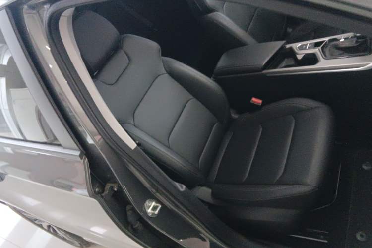 Used Geely Auto Emgrand 2026 Model 4th Generation 4 Millionth Anniversary Edition 1.5L CVT Overdrive Edition Right Front Seat