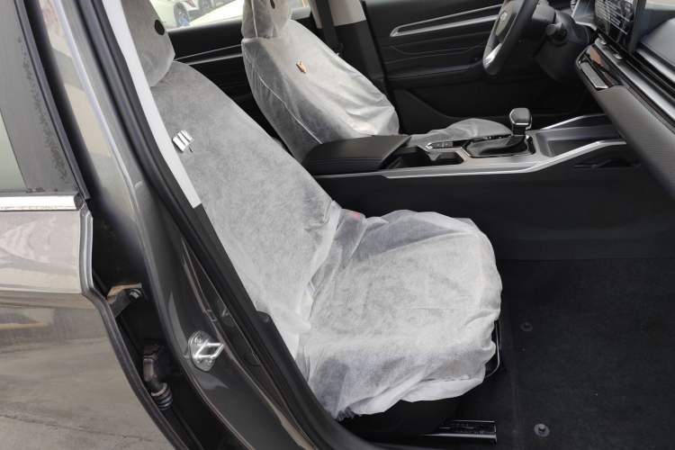 Used Geely Auto Emgrand 2026 Model 4th Generation 4 Millionth Anniversary Edition 1.5L CVT Feiyue Edition Right Front Seat