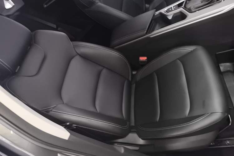 Used Geely Auto Emgrand 2026 Model 4th Generation 4 Millionth Anniversary Edition 1.5L CVT Overdrive Edition Right Front Seat