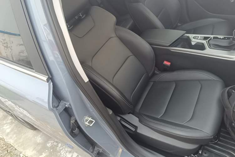Used Geely Auto Emgrand 2026 Model 4th Generation 4 Millionth Anniversary Edition 1.5L CVT Excellence Edition Right Front Seat