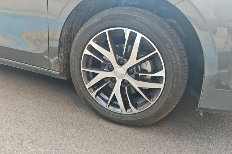 Used Geely Auto Emgrand 2026 Model 4th Generation 4 Millionth Anniversary Edition 1.5L CVT Overdrive Edition Right Front Wheel Hub