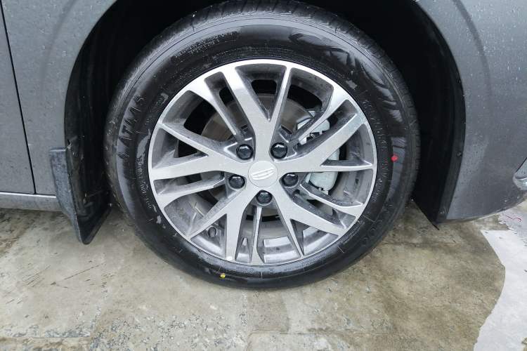 Used Geely Auto Emgrand 2026 Model 4th Generation 4 Millionth Anniversary Edition 1.5L Manual Overdrive Edition Right Front Wheel Hub
