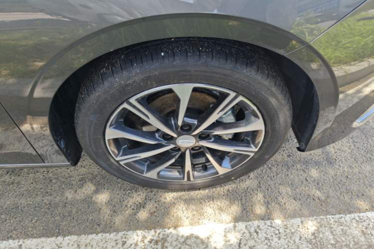 Used Geely Auto Emgrand 2026 Model 4th Generation 4 Millionth Anniversary Edition 1.5L CVT Feiyue Edition Right Front Wheel Hub