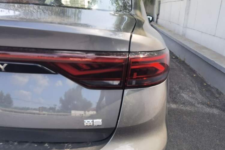 Used Geely Auto Emgrand 2026 Model 4th Generation 4 Millionth Anniversary Edition 1.5L CVT Overdrive Edition Right Rear Taillight